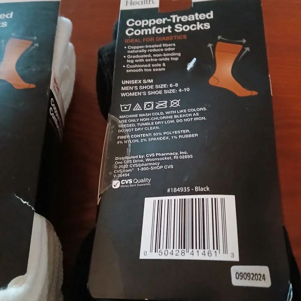 COMFORT COPPER INFUSED SOCKS SIZE SMALL MEDIUM  3 Black   3 White